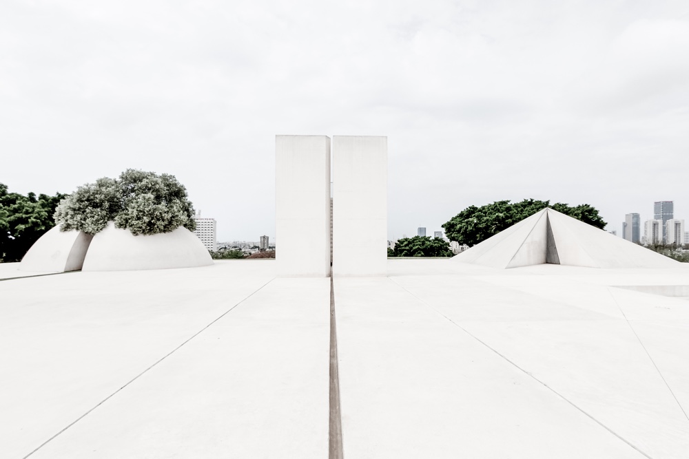 Aesence | White Square by Richard Jochum