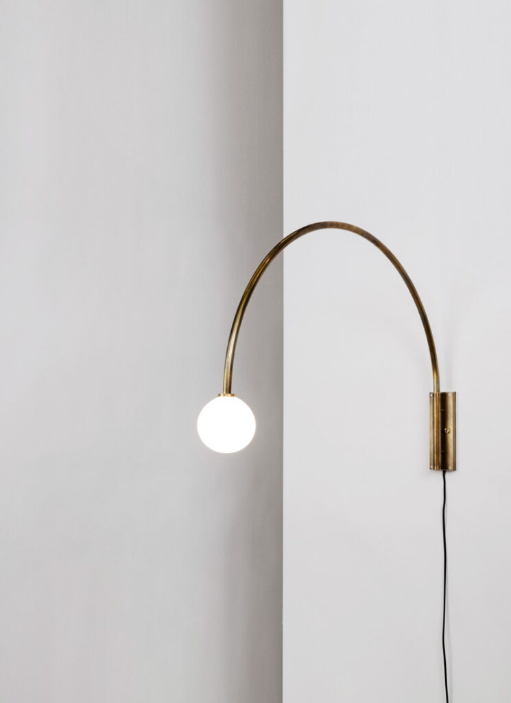 Minimalist lamp design: Contour Wall Lamp by Allied Maker