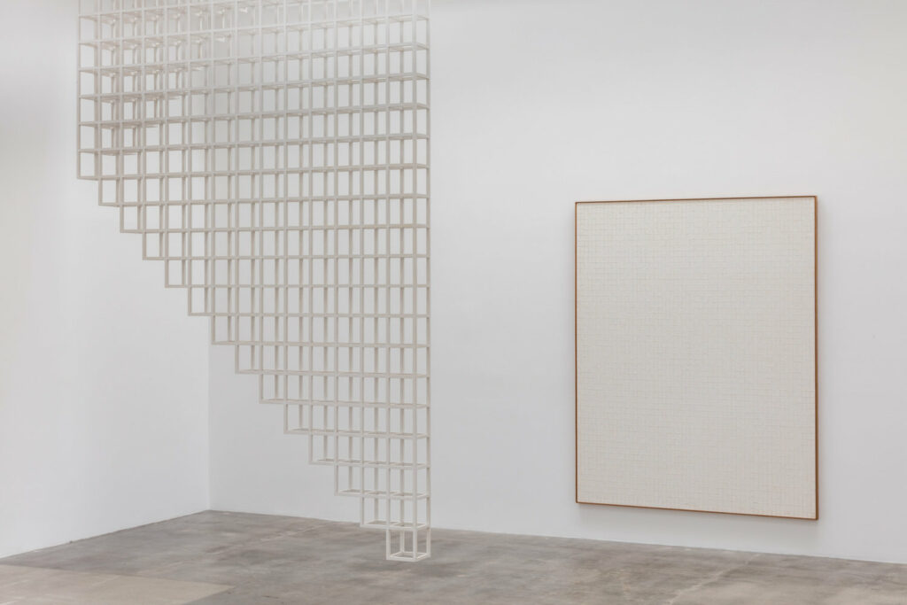 Dansaekhwa and Minimalism, Installation view, Los Angeles, 2016, Photo: Joshua White/JWPictures.com
