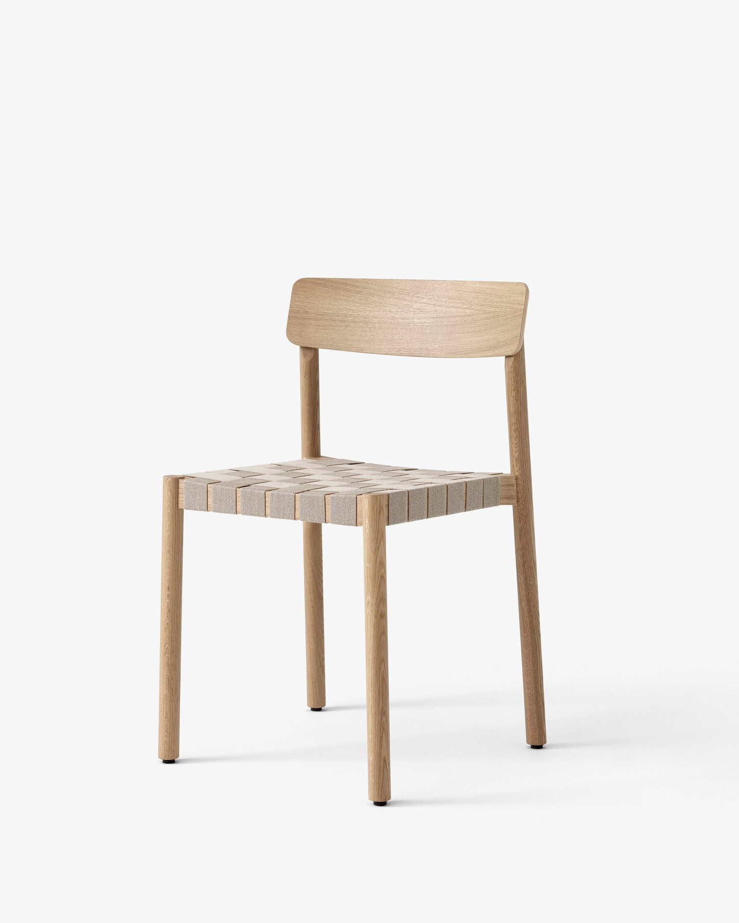 Oak Betty Chair by Thau & Kallio with a seat made of exposed webbing | Aesence