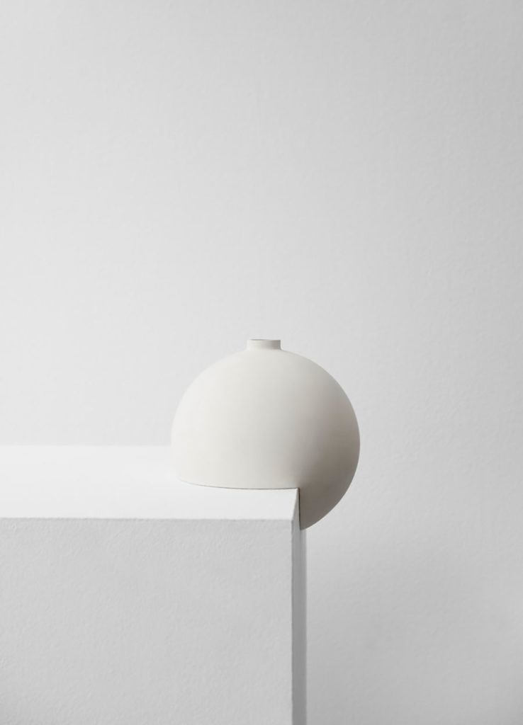 Aesence | White Tumble Vase by Falke Svatun