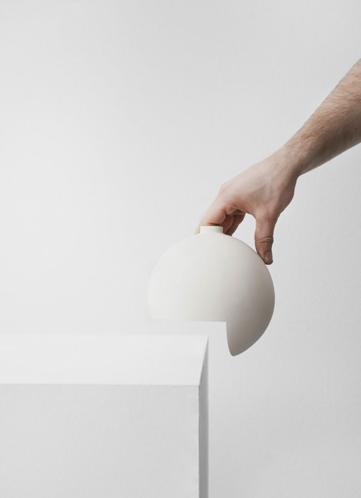 Aesence | Tumble Vase white by Falke Svatun