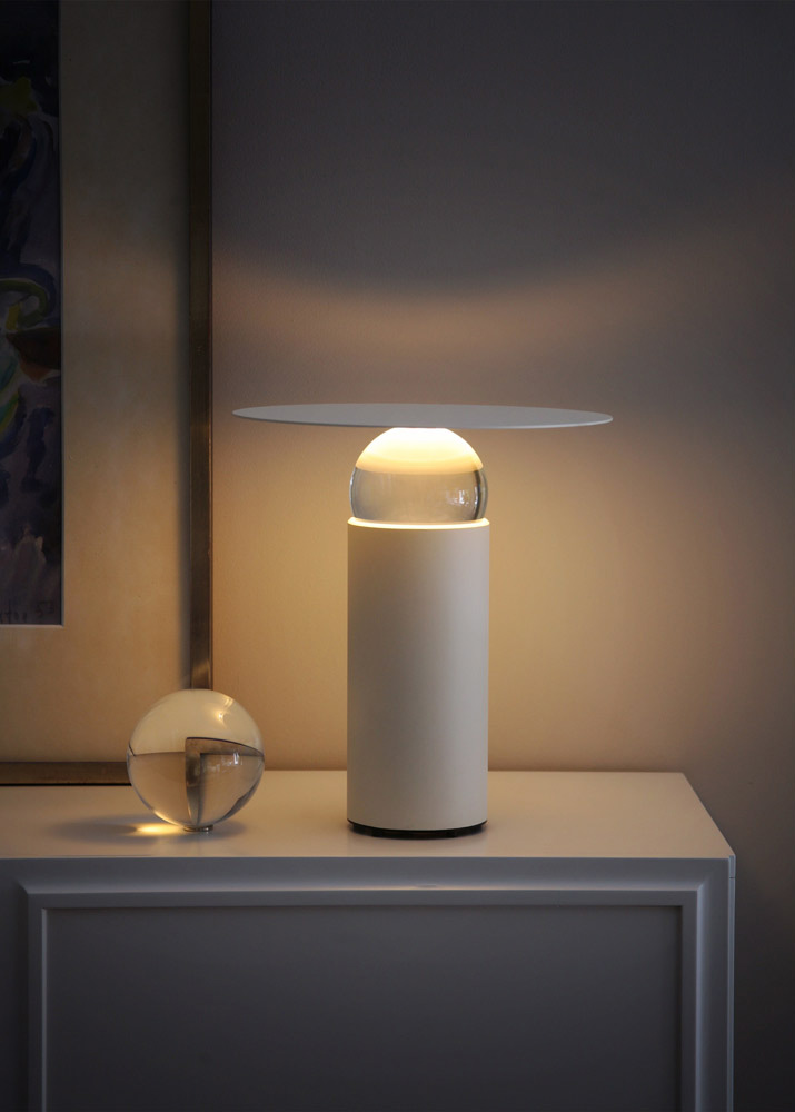 Interiorshot of the minimalist table lamp by Johannes Budde