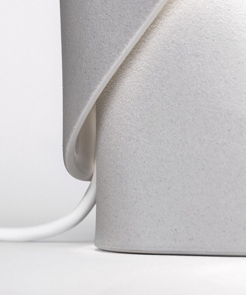 Detailshot of a simple, minimalist Lamp by Vitamin