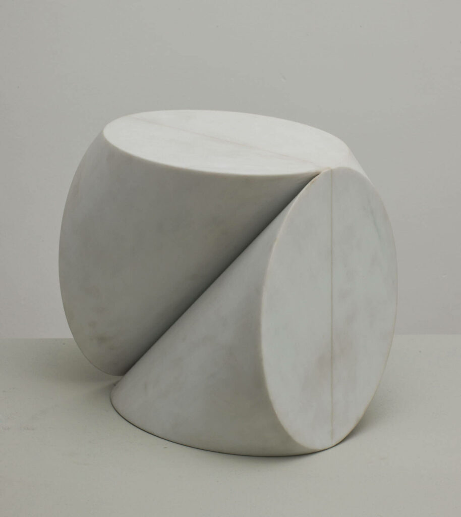 Minimalist sculpture | Sergio de Camargo via Aesence Directory for minimalist aesthetics