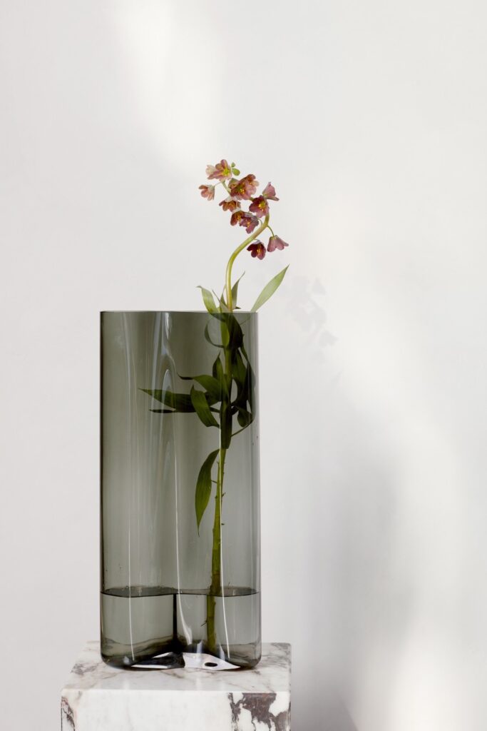 Minimalist Vase Aer by Gabriel Tan for Menu