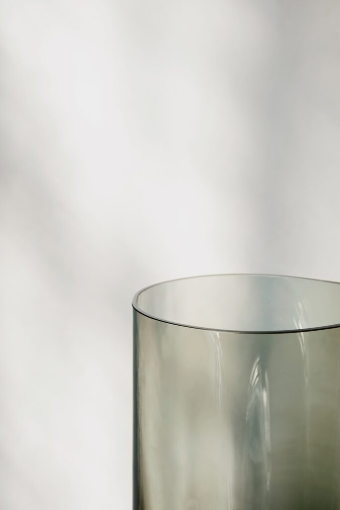 Detail of the Minimalist Vase Aer by Gabriel Tan for Menu