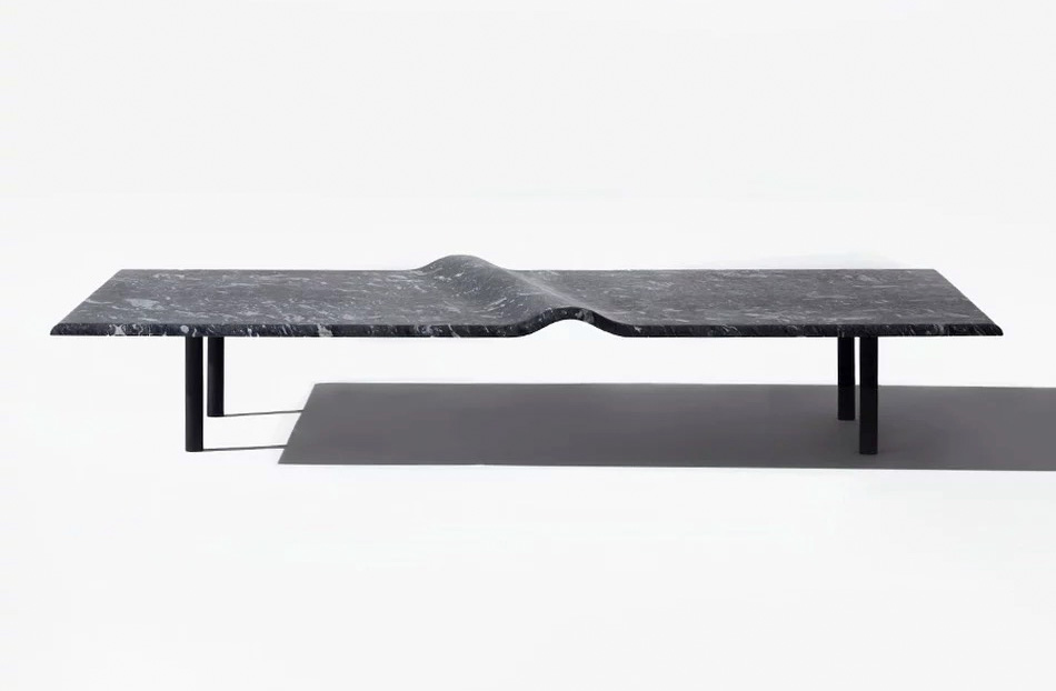 Onda Coffee Table associates itself with the image of the sea.