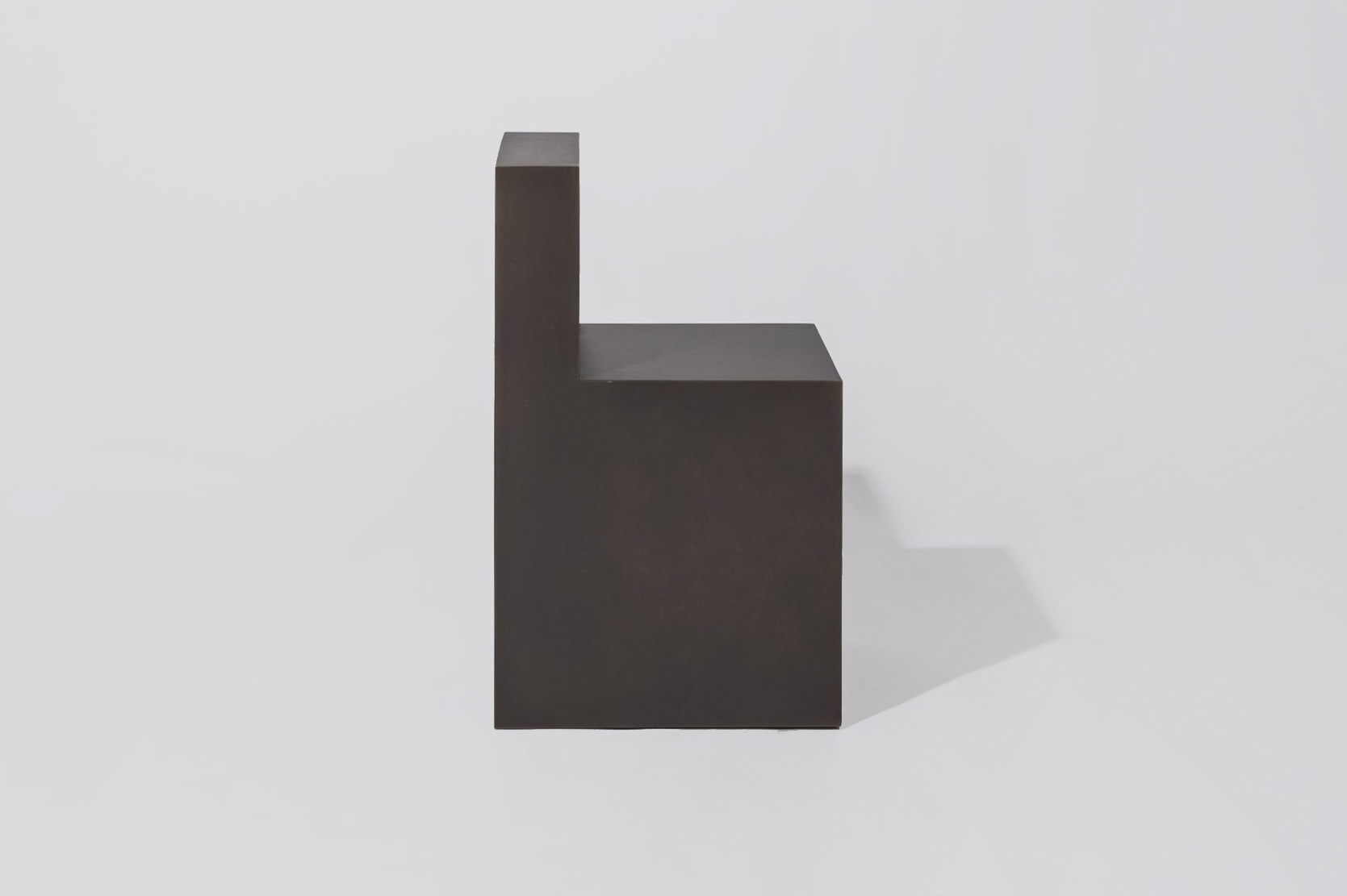 Minimalist and sculptural GV chair designed by Jonathan Nesci | Aesence
