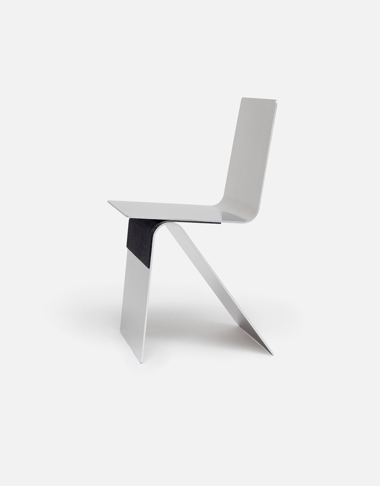 Minimalist Aluminium Chair by Leon Ransmeier | Aesence