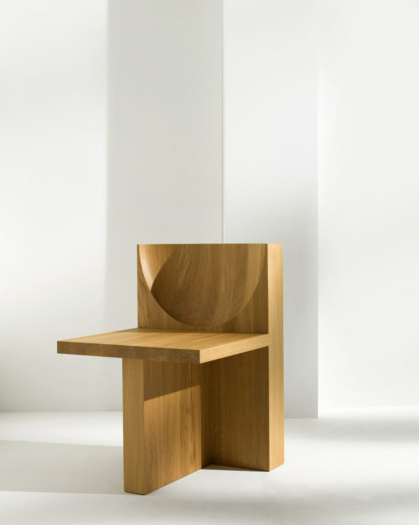 Parabole Chair made of Oak - Minimalist Highlights from Collectible Fair 2023 with ÆTHER/MASS
