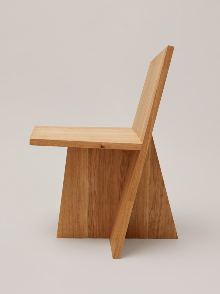 Crooked Lounge Chair made of oak
