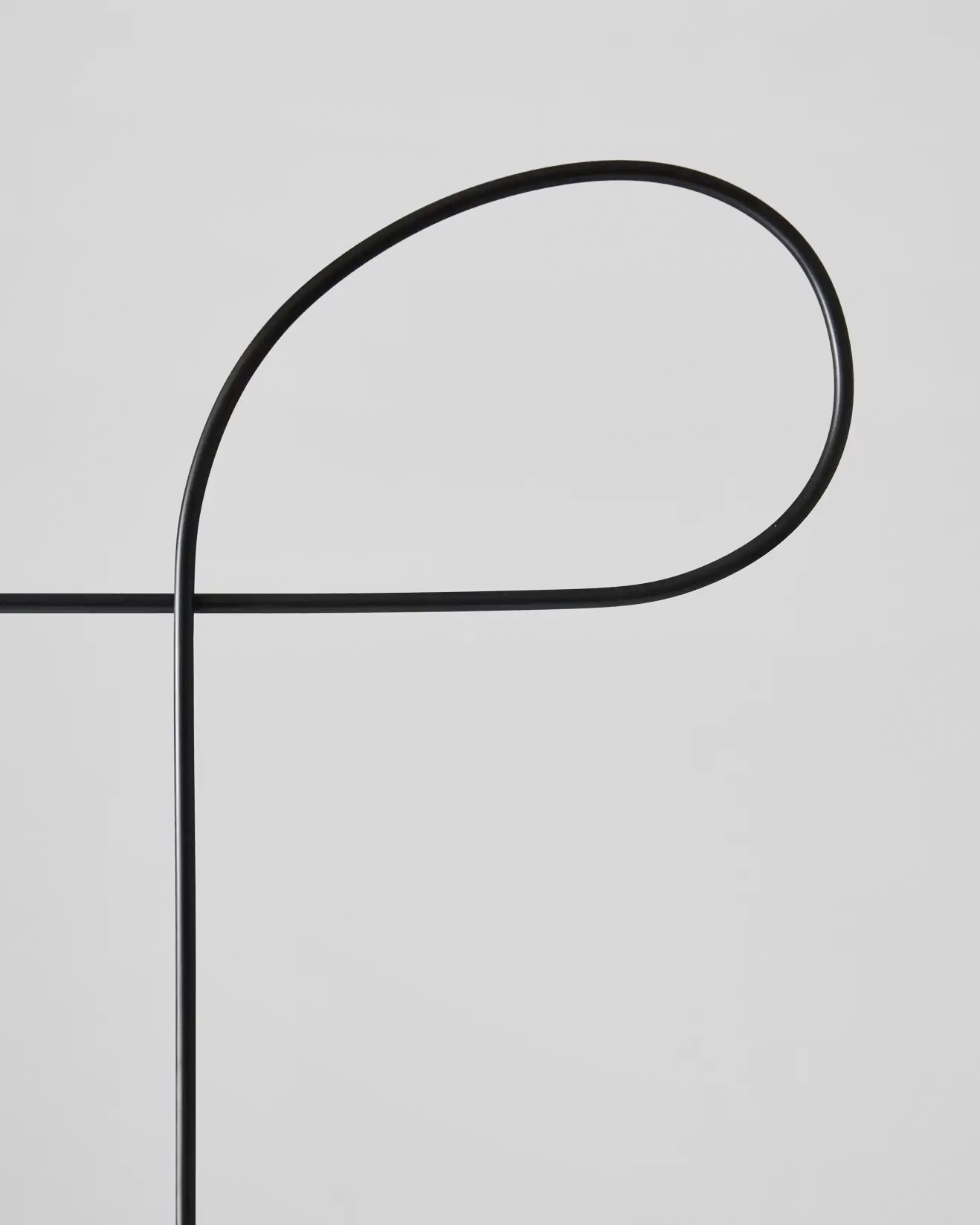 Minimalist Bow Floor Lamp by Estudio Persona | Aesence