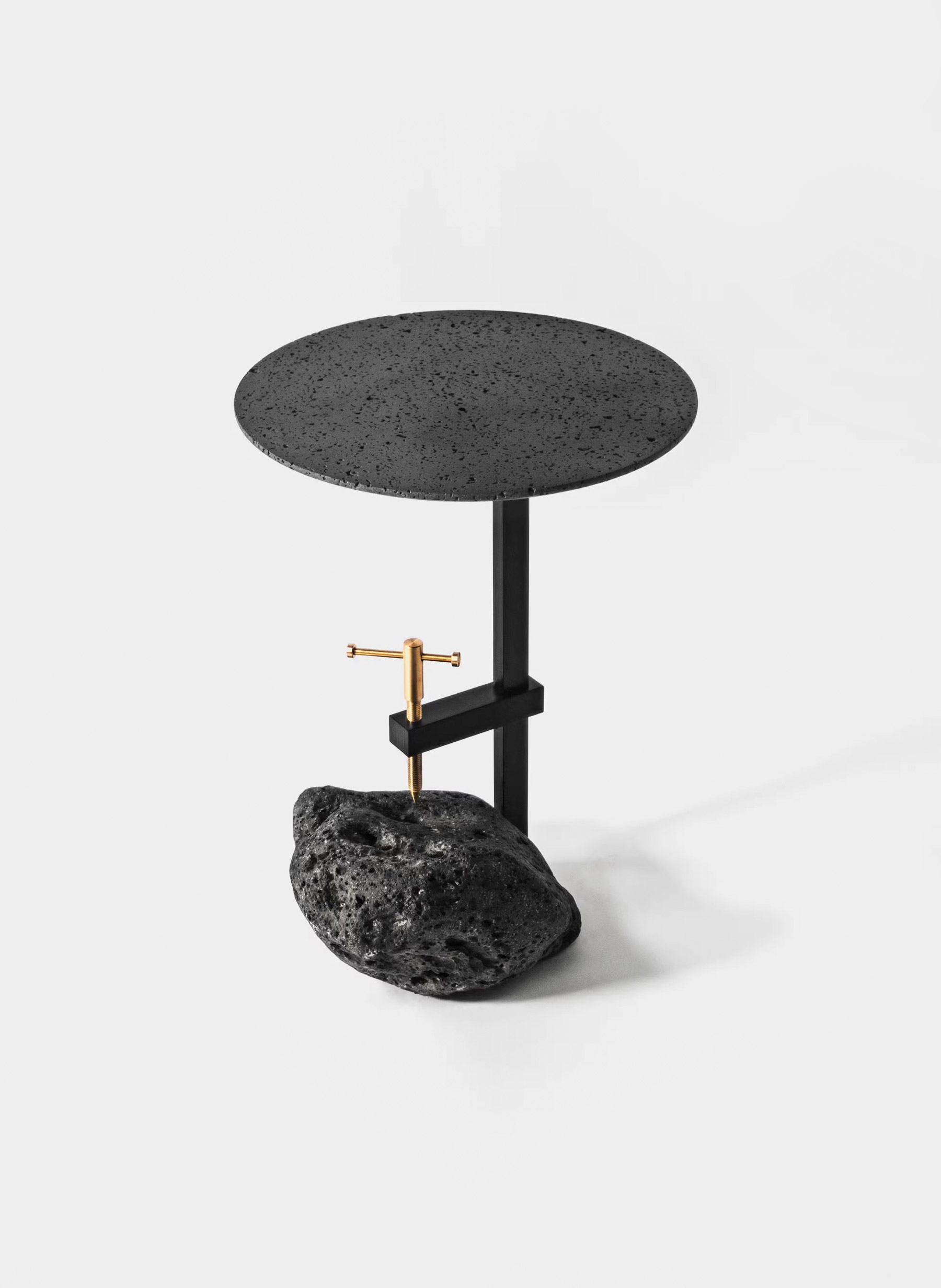 Minimalist “me-F” side table by Buzao design studio | Aesence