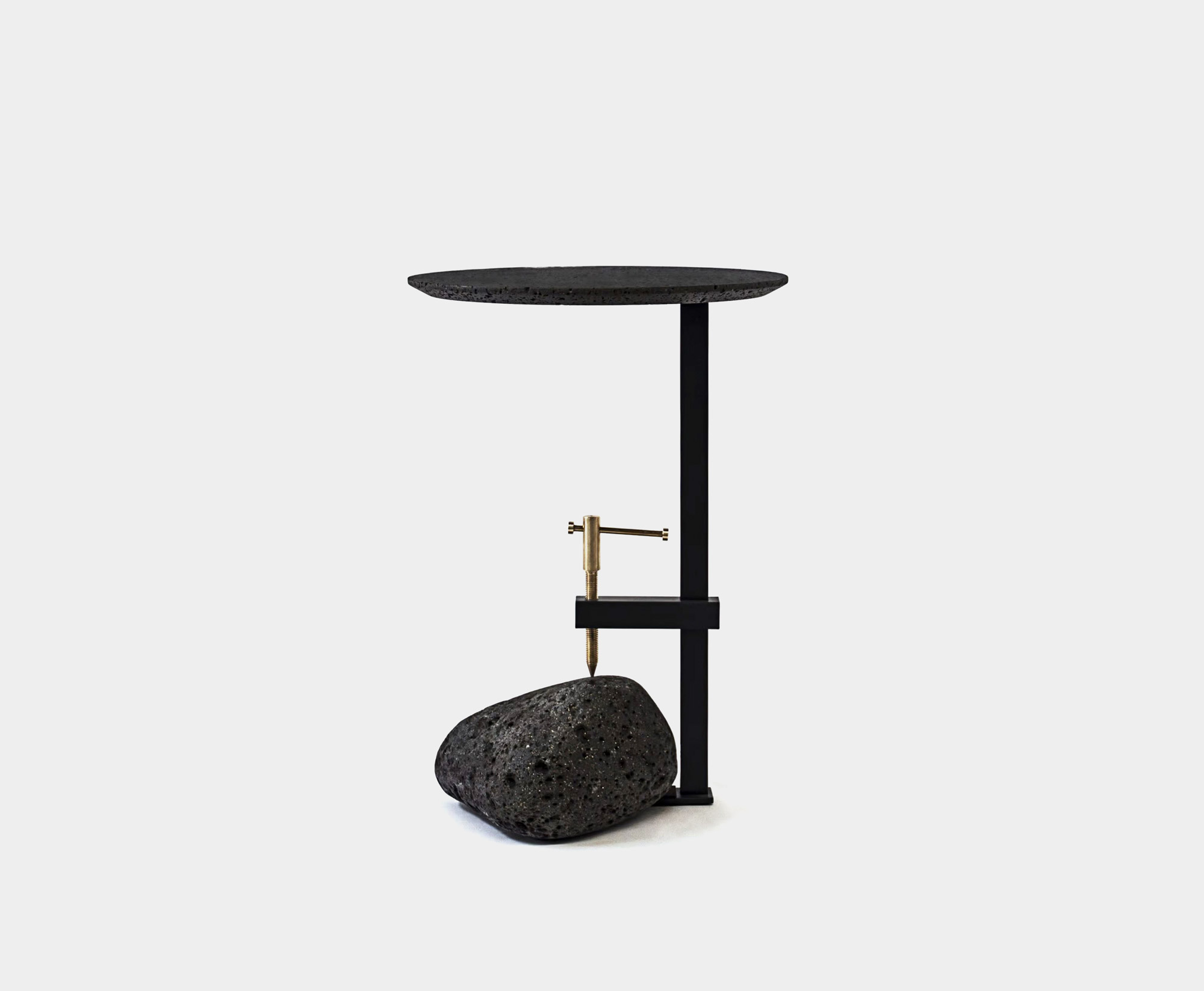 Minimalist “me-F” side table by Buzao design studio | Aesence