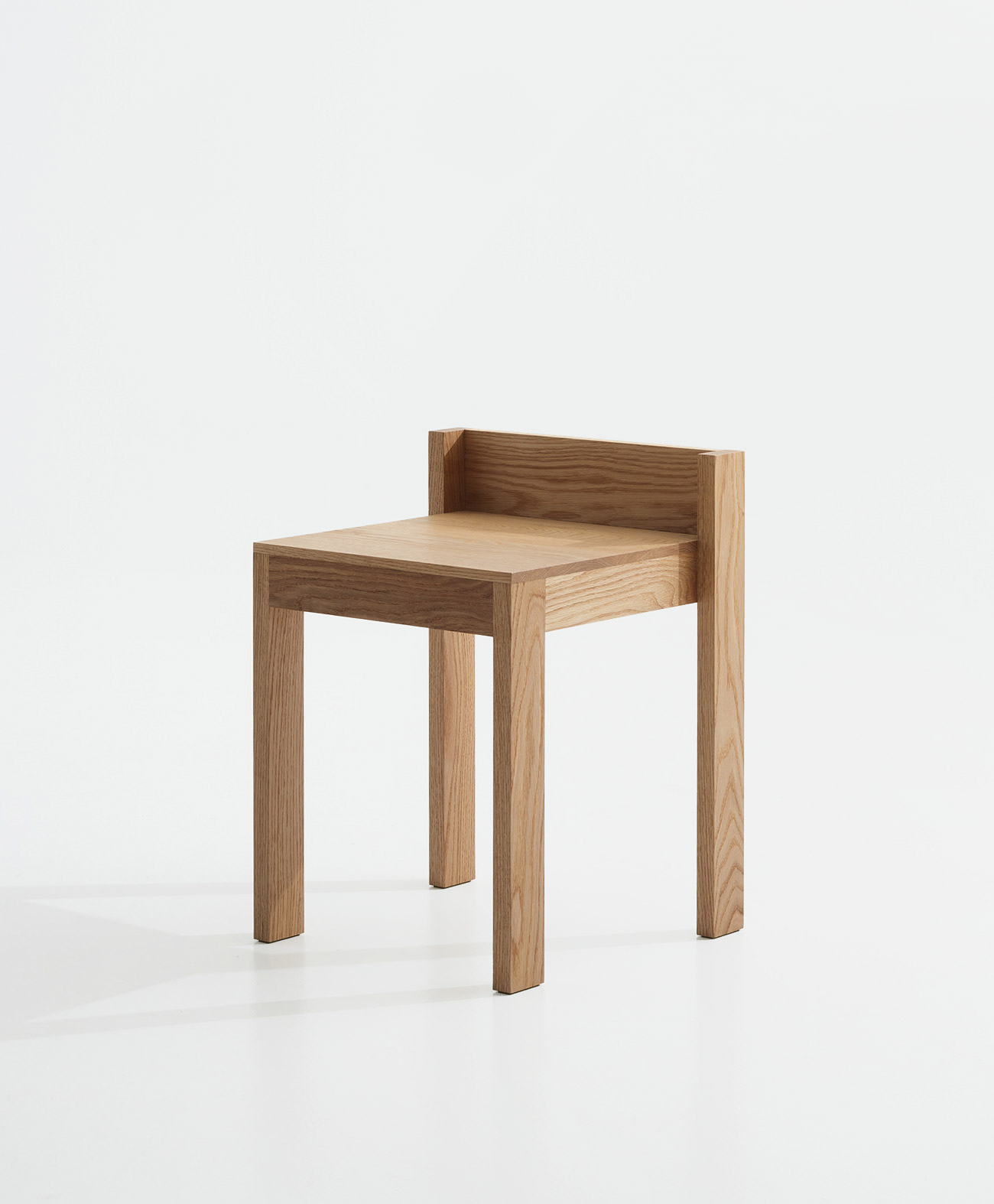 Minimalist Chair by Shin Youngjin