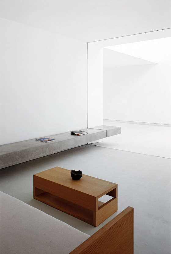 White Interior of the White Cave House by Takuro Yamamoto Architects