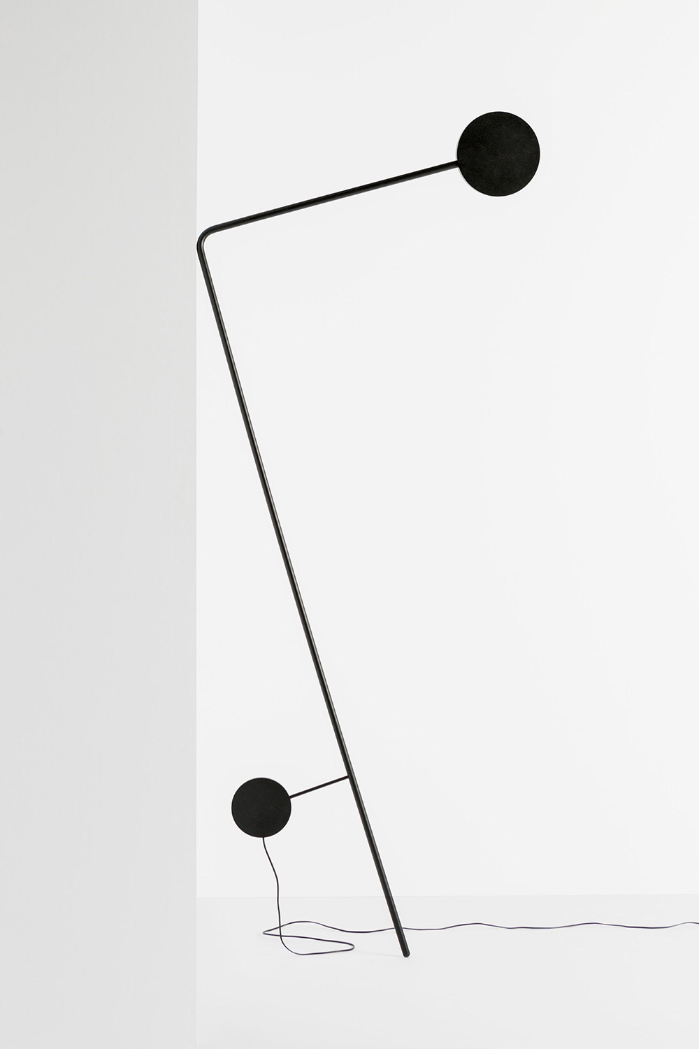 Minimalist Floor lamp "LOT" by FOOLS GOLD | Aesence