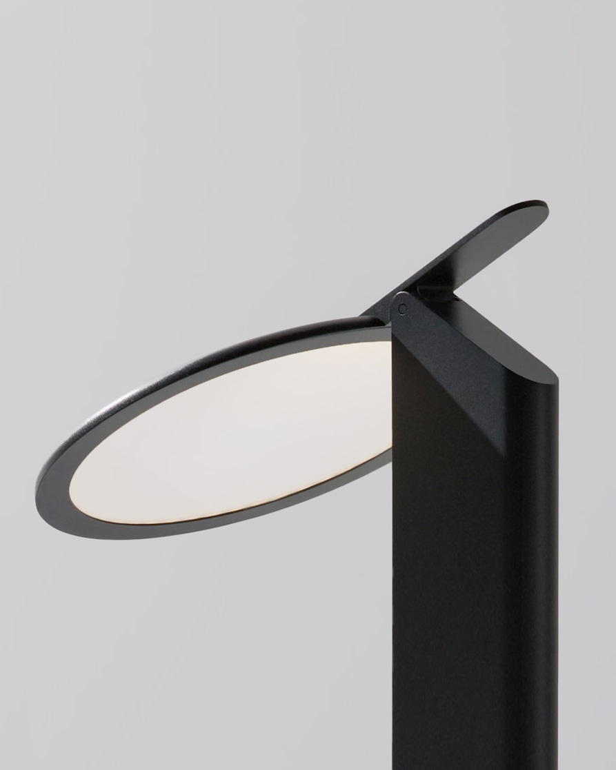 Minimalist Nod Light by Simon Frambach | Aesence