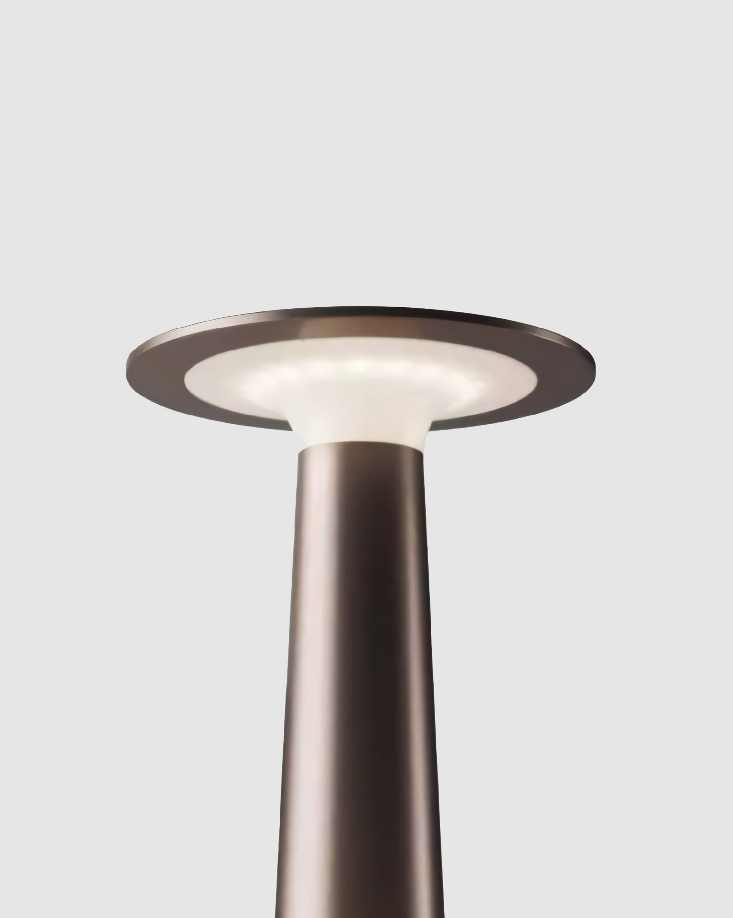 Minimalist Outdoor Lamp lix by IP44 in bright bronze