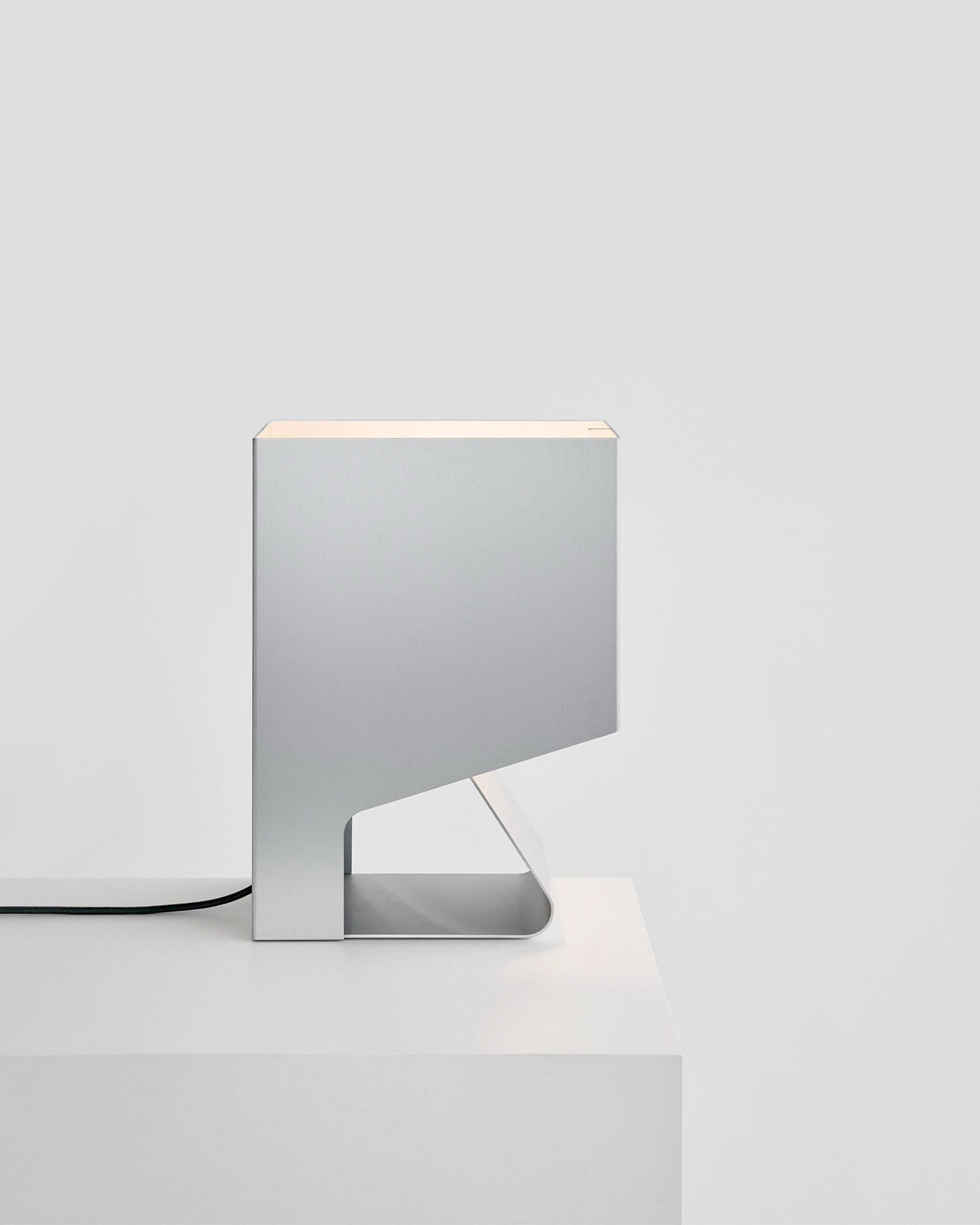 Minimalist Table Lamp GT02 by design studio Garcia Tamjidi