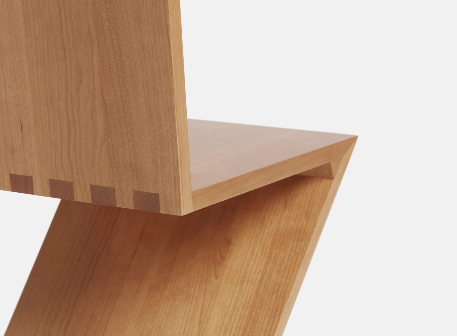 Timeless Minimalism The Zig Zag Chair Aesence®