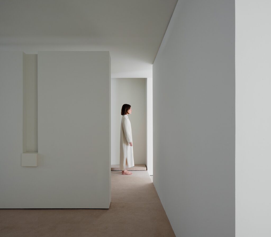 Minimalist Apartment "Casa Ricardo" By Deza Setién, Photography by David Zarzoso