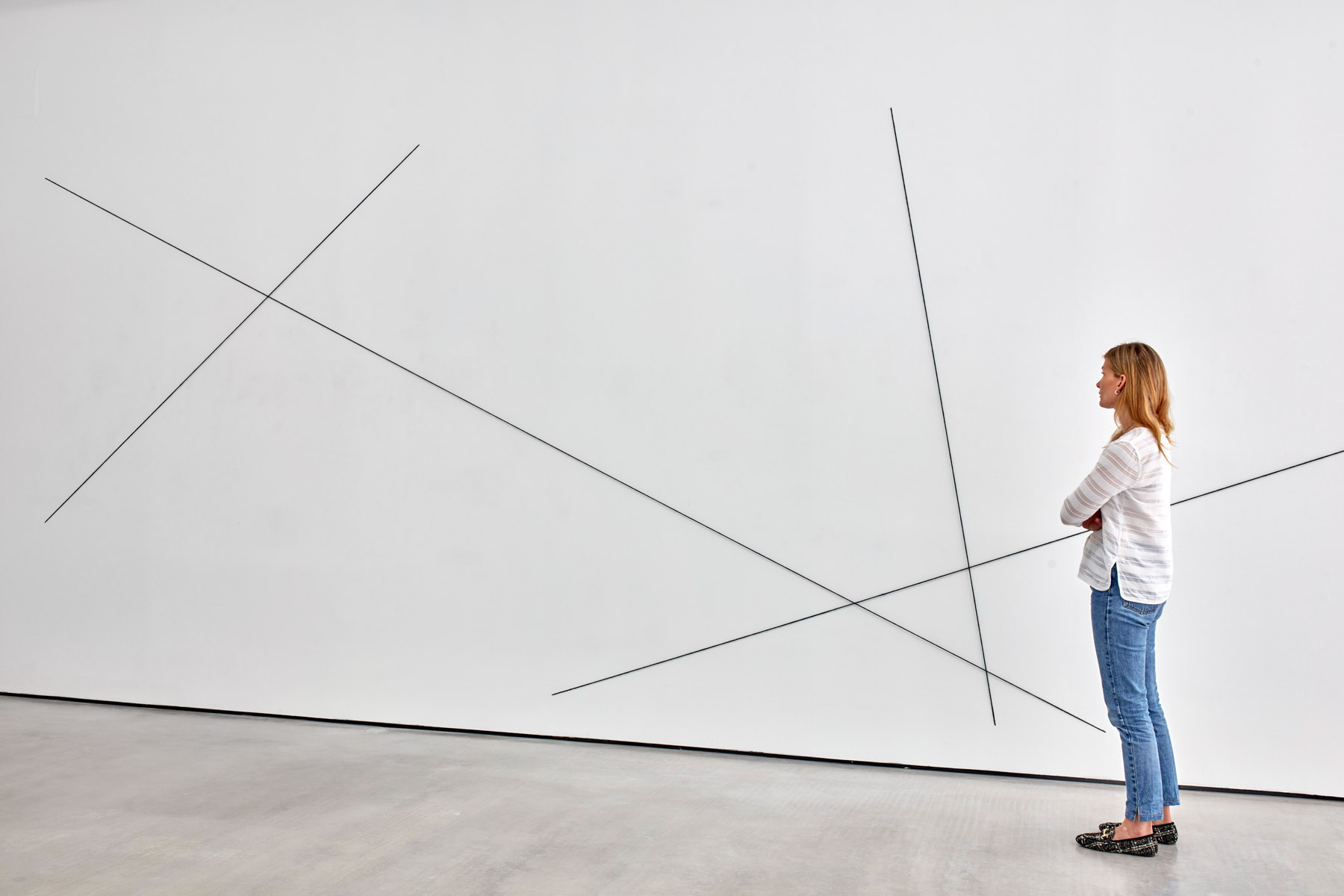 Installation View of Fred Sandback at Galería Cayón Madrid © Image Coutesy the gallery
