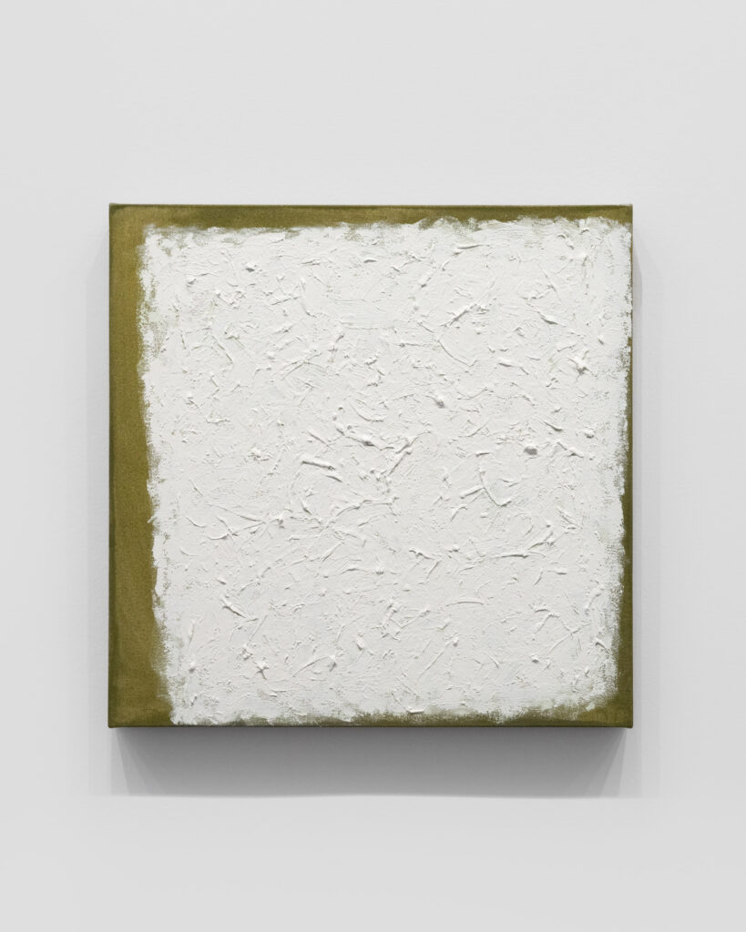 Close-up of one of Robert Ryman's “Last Paintings” at the exhibition "Le regard en acte" at Musée de l'Orangerie, Painting in the picture: Robert Ryman, Untitled, 2010, Oil on stretched cotton canvas, 50.8 x 50.8 cm © Robert Ryman, Photography: Aesence/ Sarah Dorweiler