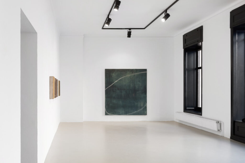 Installation view of Enrich R.’s solo exhibition ‘Abstract Problems’ at Circle Culture Gallery Berlin, 2025. Photography Sarah Dorweiler / Aesence