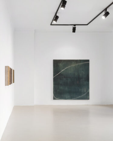 Installation view of Enrich R.’s solo exhibition ‘Abstract Problems’ at Circle Culture Gallery Berlin, 2025. Photography Sarah Dorweiler / Aesence