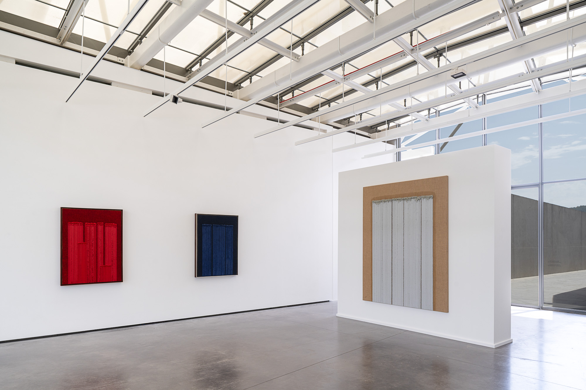 Installation view of Ha Chong-Hyun: Light Into Color at Château La Coste (June 22 – September 1, 2025). Photo by Stéphane Aboudaram.
