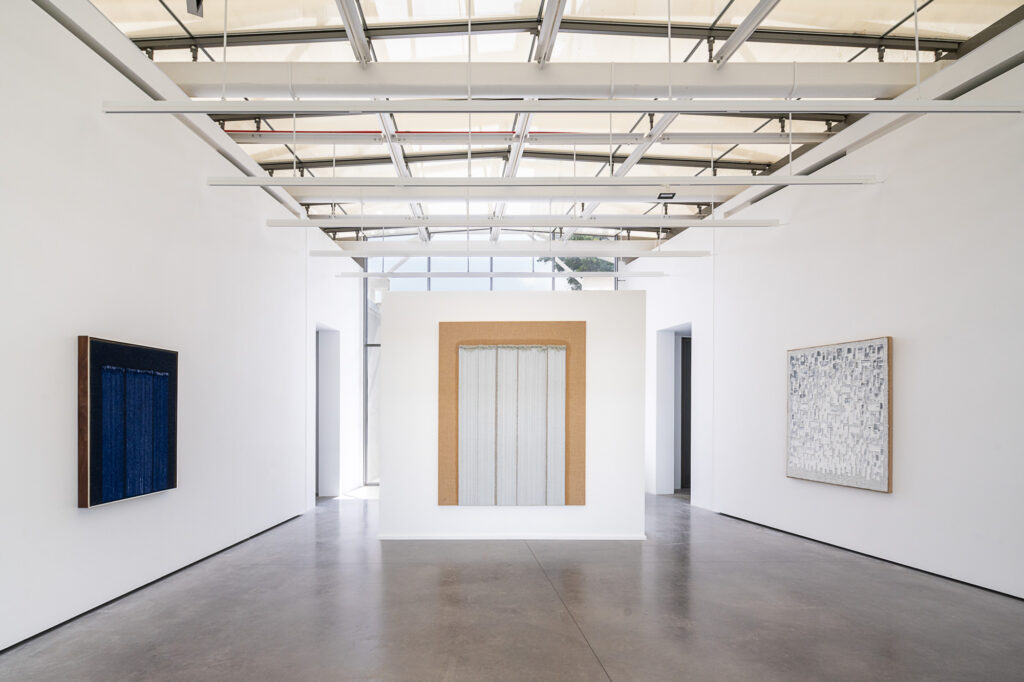 Installation view of Ha Chong-Hyun: Light Into Color at Château La Coste (June 22 – September 1, 2025). Photo by Stéphane Aboudaram.