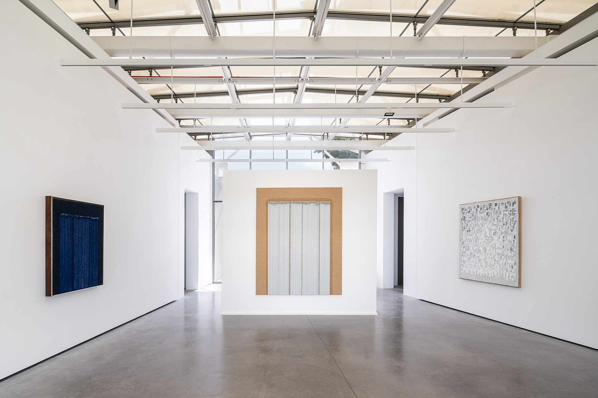 Installation view of
Ha Chong-Hyun: Light Into Color
at Château La Coste (June 22
– September 1, 2025). Photo by Stéphane Aboudaram.