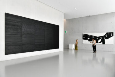 Exhibition View of Pierre Soulages – La Rencontre at Musée Fabre, 2025 © The Artist, Image Courtesy Musée Fabre de Montpellier Méditerranée Métropole