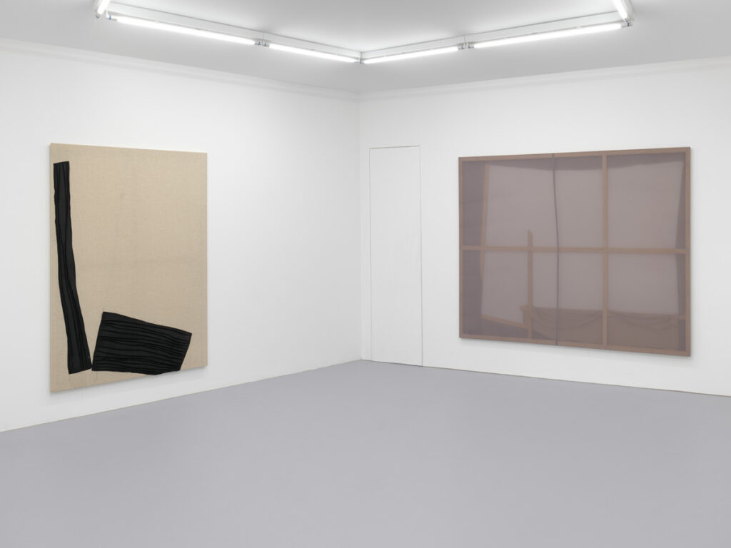 Minh Dung Vu, Silky Way, Exhibition view Galerie kajetan 2025, From left to right: Minh Dung Vu, Untitled, 2023, Sewn linen and fabric, 200 x 150 cm and Minh Dung Vu, Water well, 2025, Sewn chiffon, wooden slats | 190 x 250 cm © Courtesy the artist & Galerie kajetan, Photo: Gunter Lepkowski