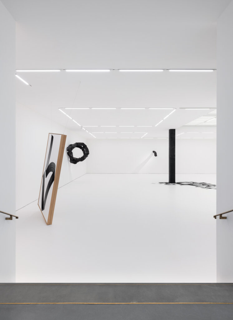 Exhibition view: Lee Bae, Syzygy, Esther Schipper, Berlin, 2025 Courtesy the artist, Johyun Gallery and Esther Schipper, Berlin/Paris/Seoul, Photo © Andrea Rossetti