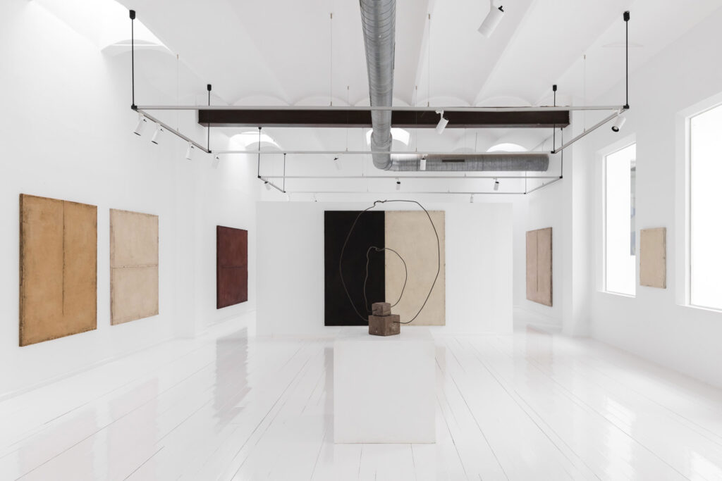 Installation view of "De óxido y hueso" by Antonia Ferrer at Alzueta Gallery Sèneca, Barcelona, 2025 © The Artist, Image Courtesy of Alzueta Gallery Sèneca