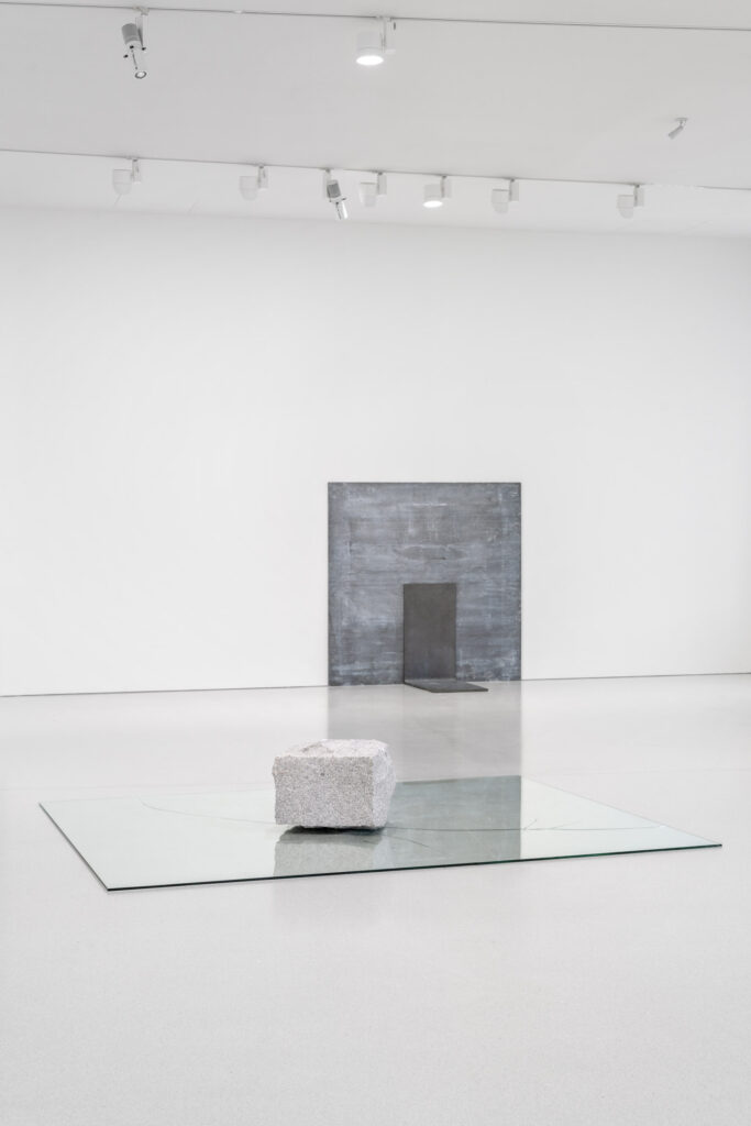 View of the exhibition “Minimal”, Bourse de Commerce – Pinault Collection, Paris, 2025.
© Tadao Ando Architect & Associates, Niney et Marca Architectes, agence Pierre-Antoine Gatier.
Photo: Nicolas Brasseur/Pinault Collection.
