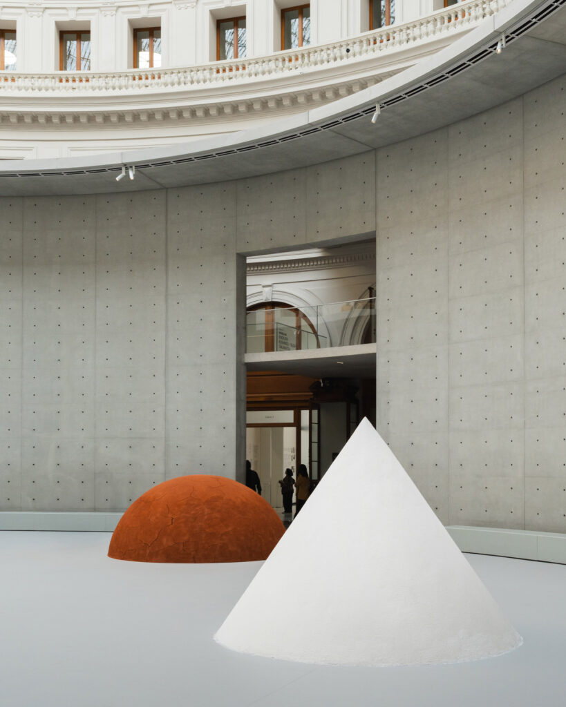 Meg Webster at 'Minimal' at Bourse de Commerce, Paris, 2025 © Photography by Aesence / Sarah Dorweiler