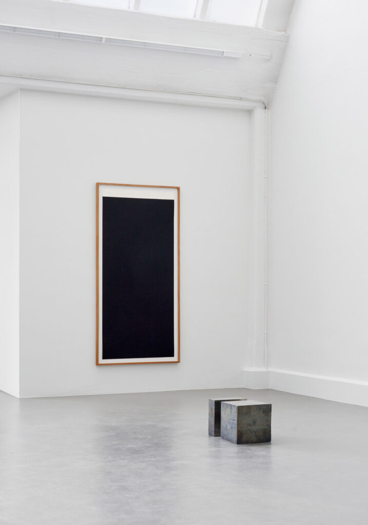 Exhibition view: Richard Serra: Weight I, 2009, etching & aquatint on handmade paper, 220 x 100 cm / Alf Lechner, Square Constellation, WV 469, 1990, solid titanium, sawn, 30 x 30 x 42.5 cm, photo: Jens Gerber.