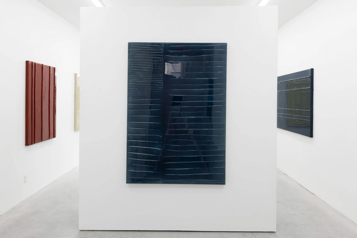 Installation View of 'On the Brink' by Tina Shaw at ARDEN+WHITE Gallery, New Canaan, 2026 © The Artist, Image Courtesy ARDEN+WHITE Gallery