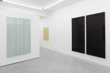 Installation View of 'On the Brink' by Tina Shaw at ARDEN+WHITE Gallery, New Canaan, 2026 © The Artist, Image Courtesy ARDEN+WHITE Gallery