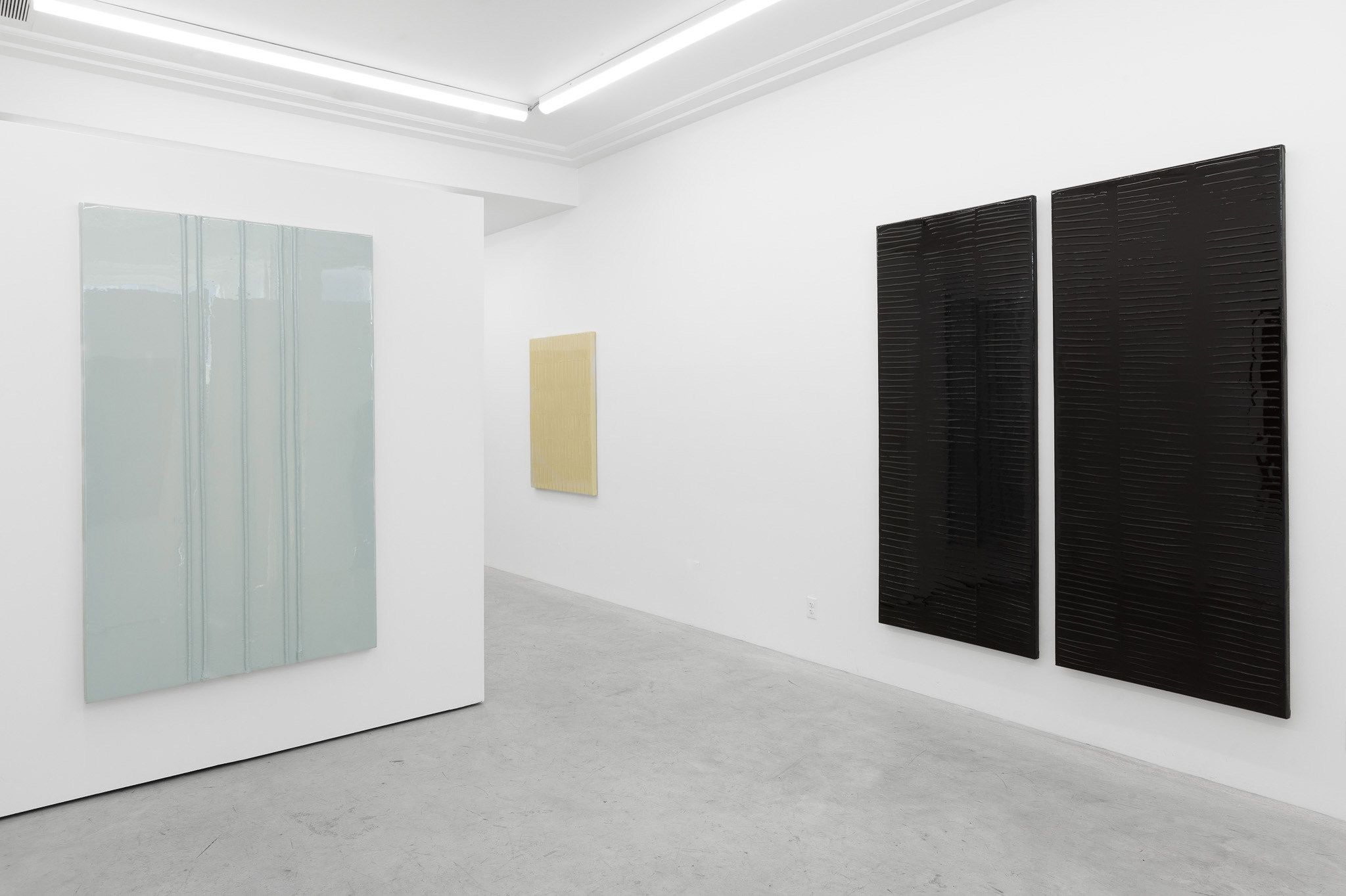 Installation View of 'On the Brink' by Tina Shaw at ARDEN+WHITE Gallery, New Canaan, 2026 © The Artist, Image Courtesy ARDEN+WHITE Gallery