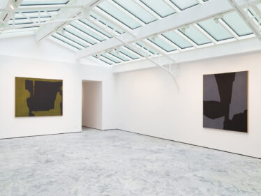 Installation View of ' La peinture contenue dans son lieu' with Charles Pollock at Galerie Dina Vierny, Paris, 2026 © Image Courtesy Galerie Dina Vierny