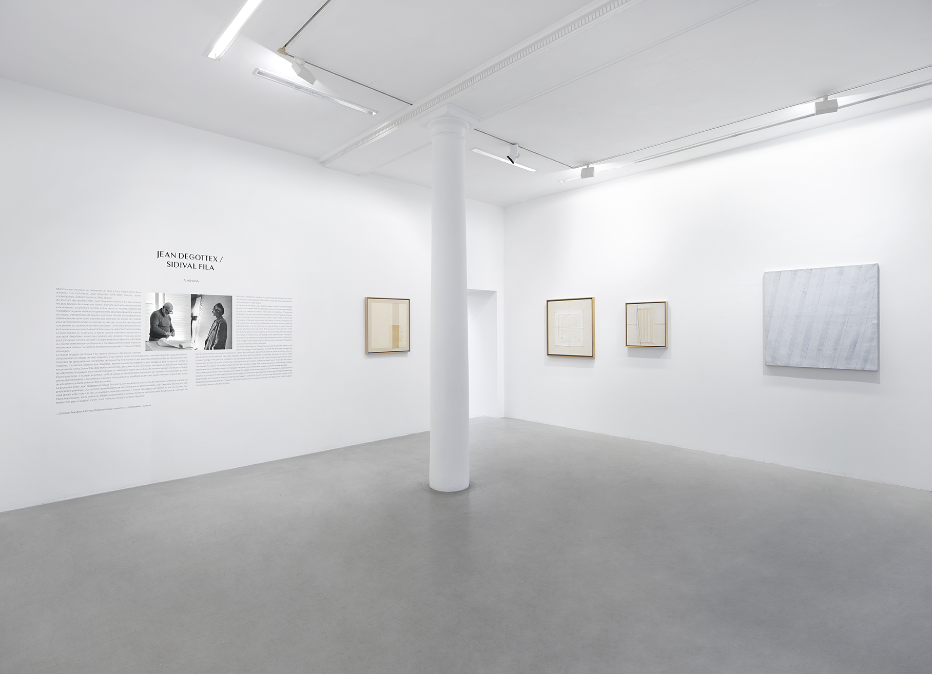 Vues de l’exposition / Exhibition views, « A Minima », Mennour (47 rue Saint-André-des-Arts, Paris), 2026. © Sidival Fila. © Archives Jean Degottex. Photo. Archives Mennour. Courtesy Succession Jean Degottex, Sidival Fila Foundation, the artists and Mennour, Paris.