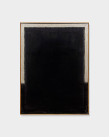 Pavlo Padilla, Donde mediendan muerte los borrachos, 2025, pulverized charcoal from Carbonería Parras mixed with olive oil from Jaén on raw linen, 130x97cm © The Artist