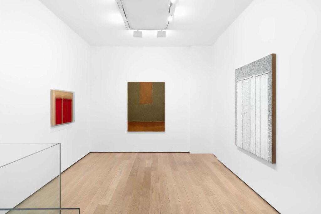 Installation view of 'Forming the Monochrome. Masters of Dansaekhwa', Almine Rech Paris Matignon, on view from March 21 to May 23, 2026, Photo: Ana Drittanti