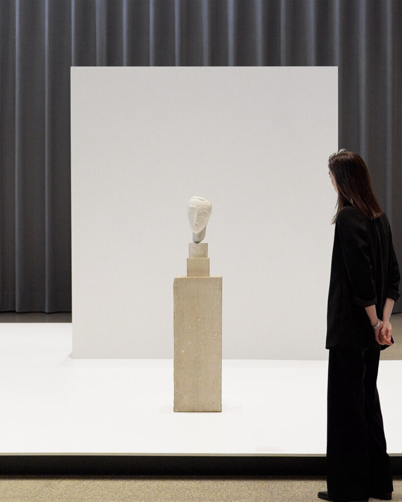 Me experiencing Tête de femme (ca. 1908) at "Brancusi" at Neue Nationalgalerie, Berlin, 2026, Photography by Aesence