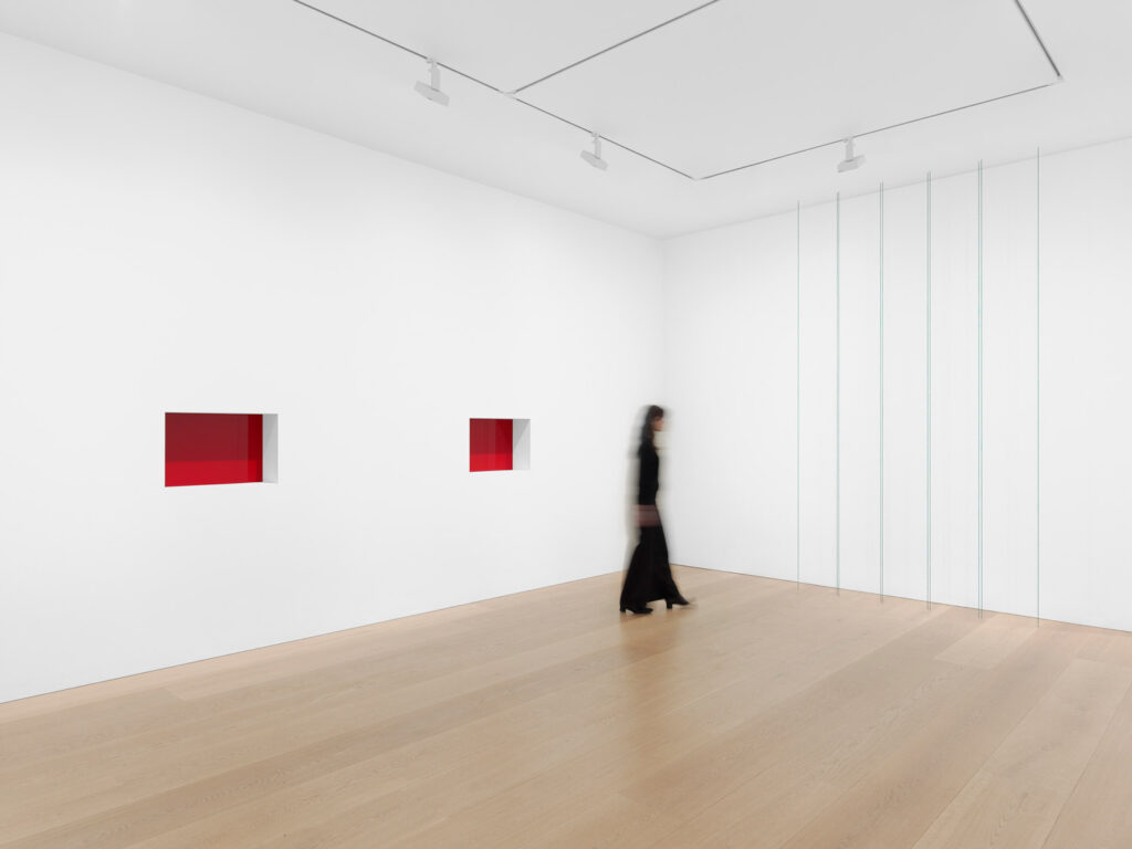 Installation view, Flavin, Judd, McCracken, Ryman, Sandback, David Zwirner, London, 25 March–22 May 2026, Courtesy David Zwirner, Photo by Anna Arca